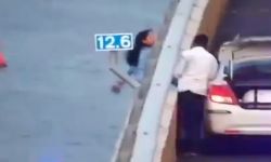 بالفيديو.. تصرف مفاجئ من سائق تاكسي ينقذ امرأة من موت محقق